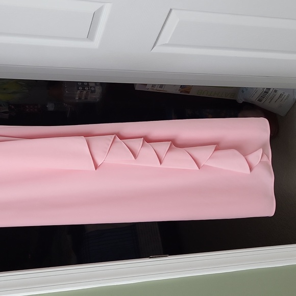 Beautiful pink sequence evening gown. - Picture 3 of 4